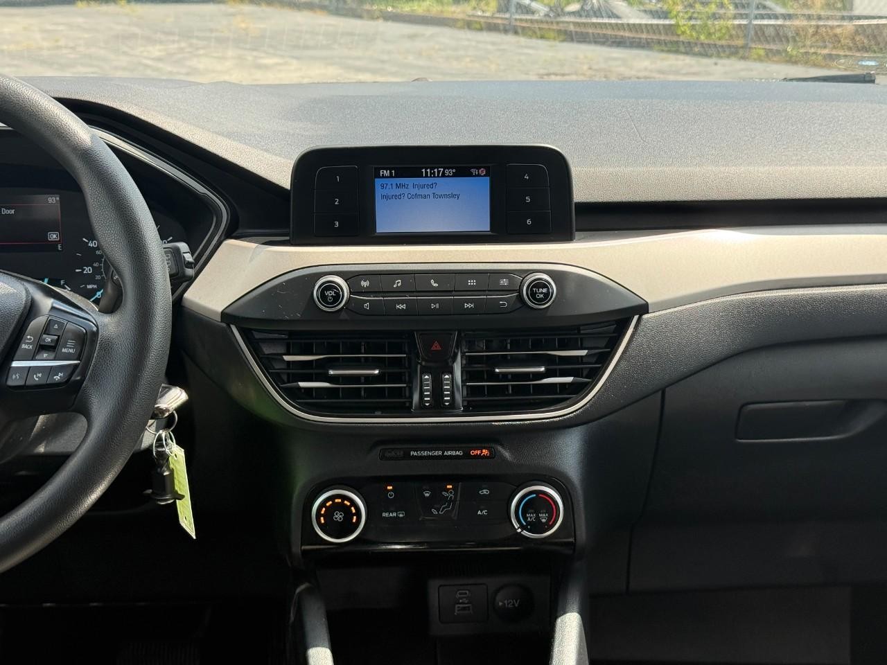 Ford Escape Vehicle Full-screen Gallery Image 13