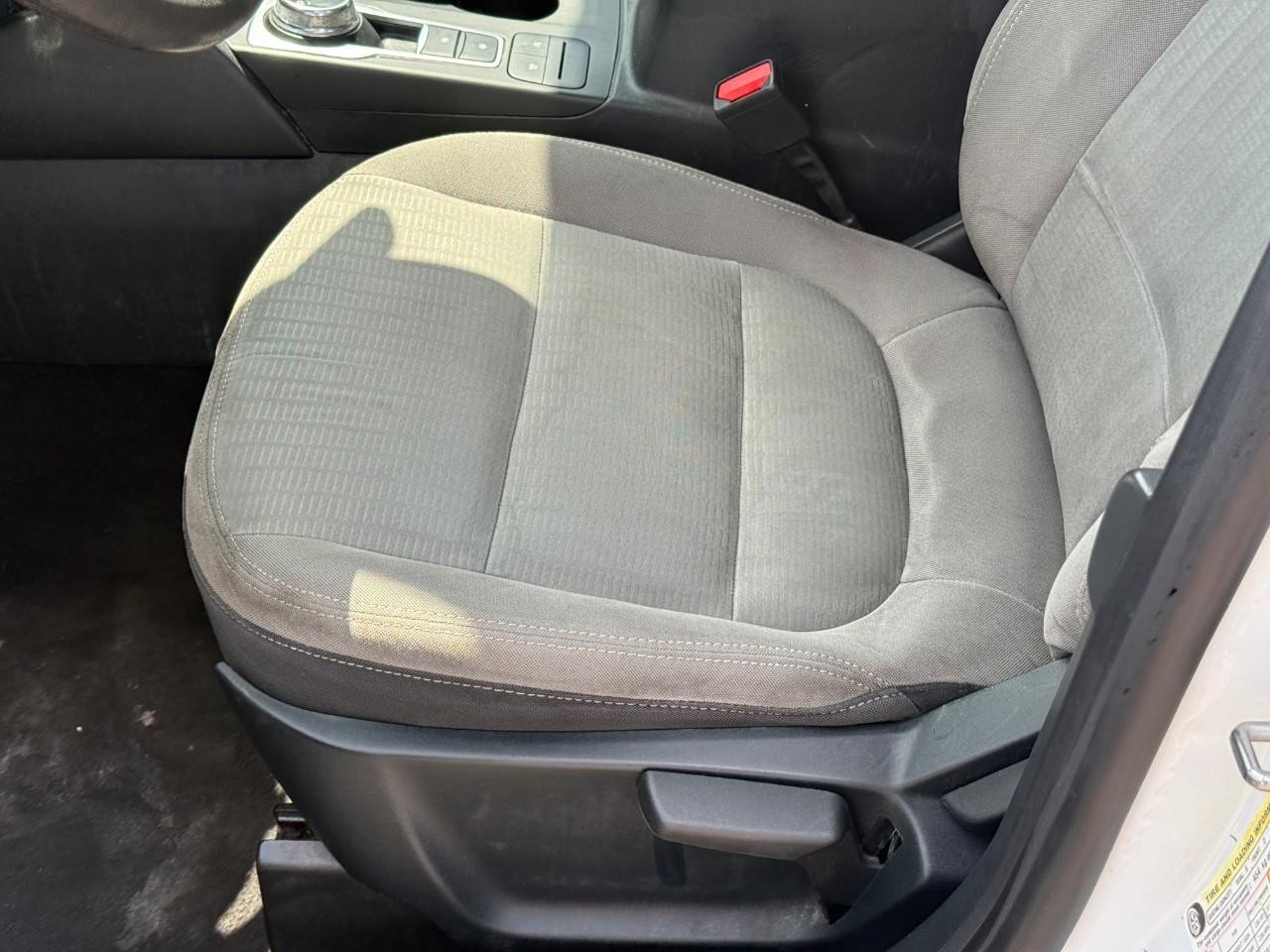 Ford Escape Vehicle Full-screen Gallery Image 17