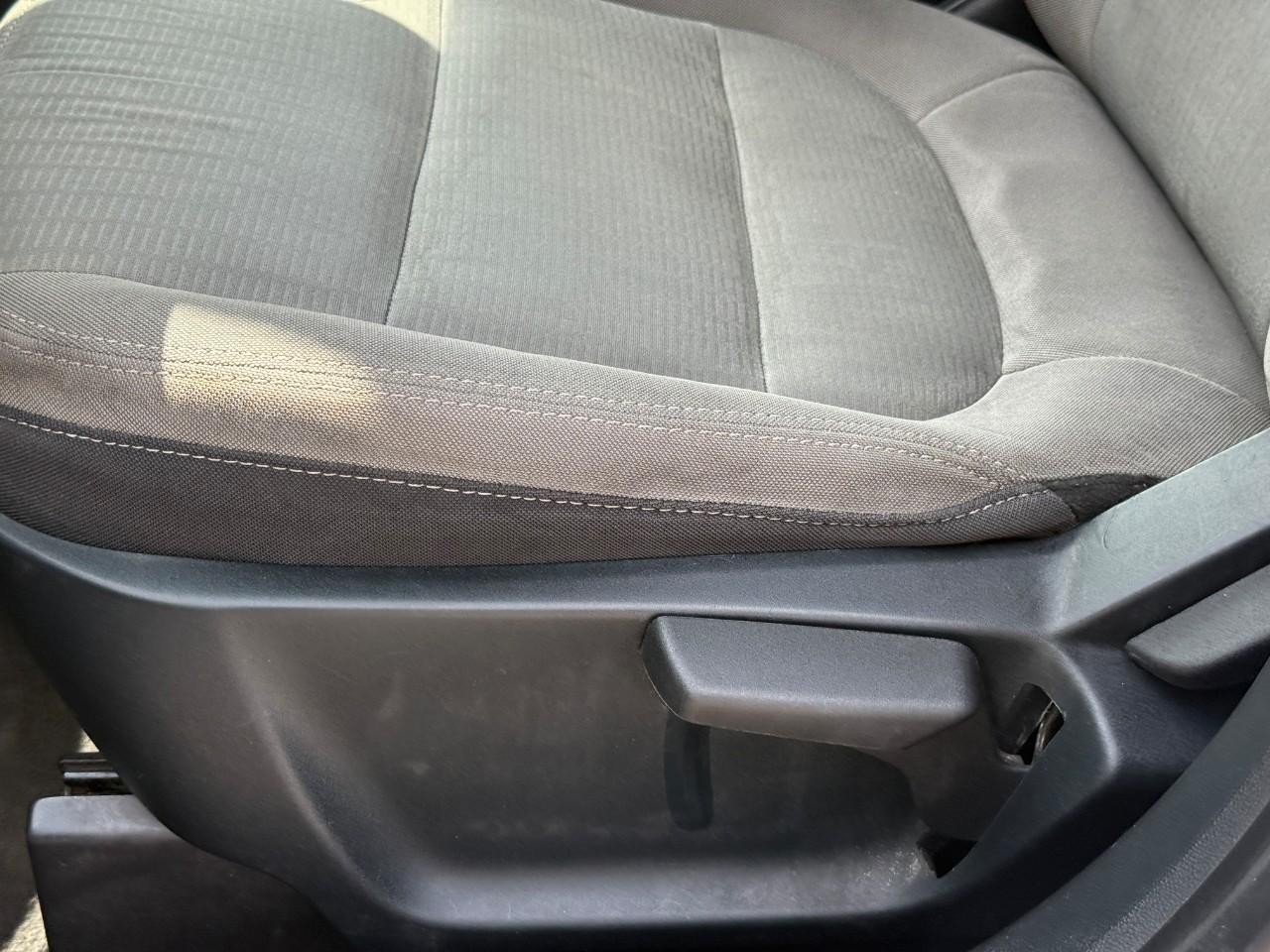 Ford Escape Vehicle Full-screen Gallery Image 18