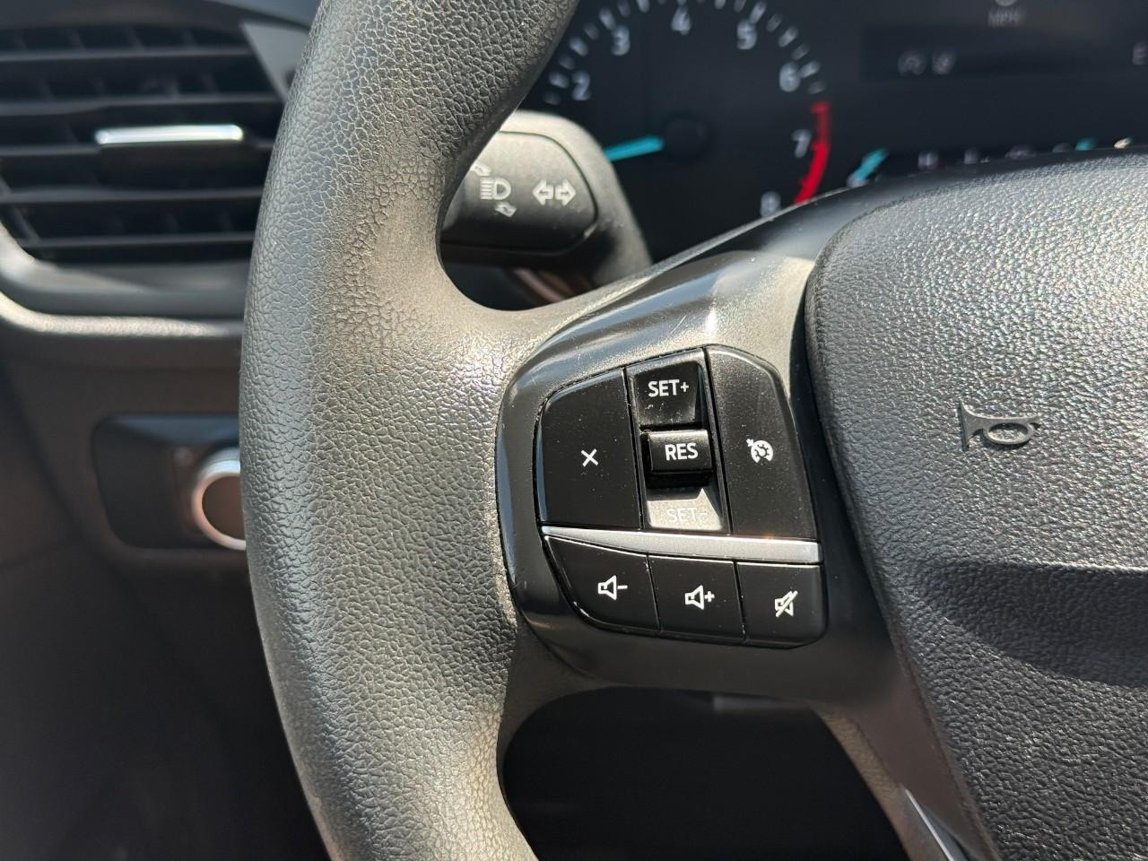 Ford Escape Vehicle Full-screen Gallery Image 19