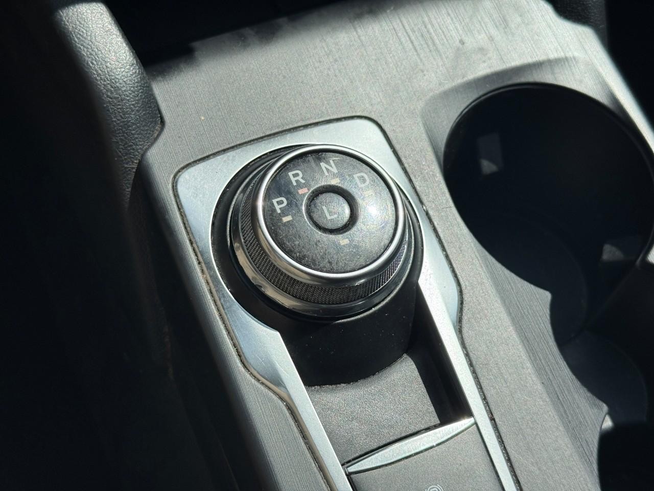Ford Escape Vehicle Full-screen Gallery Image 22