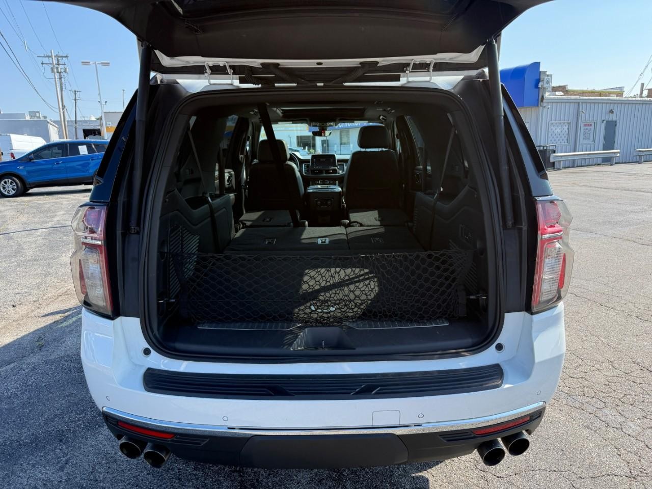 Chevrolet Suburban Vehicle Full-screen Gallery Image 08
