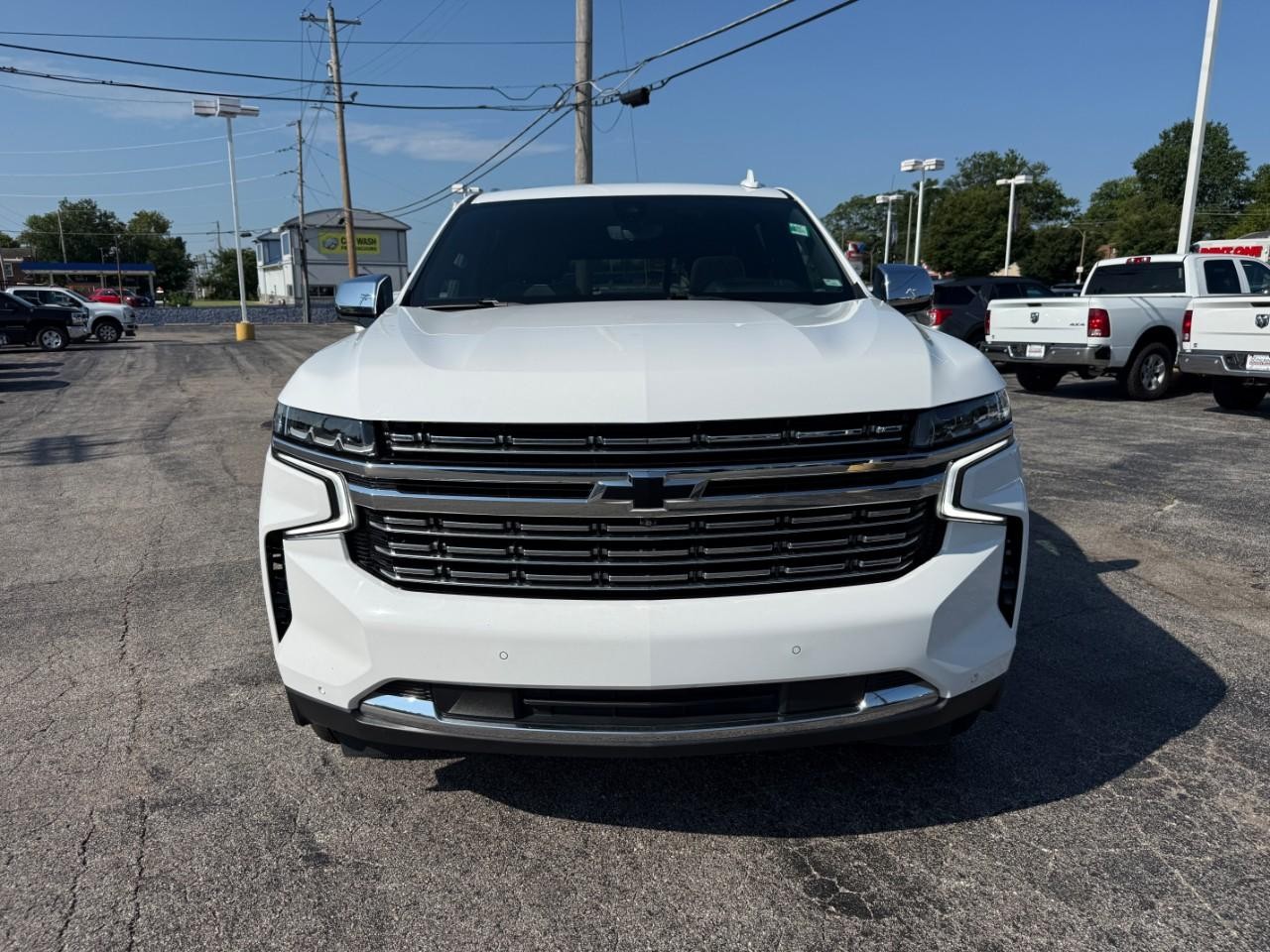 Chevrolet Suburban Vehicle Full-screen Gallery Image 10