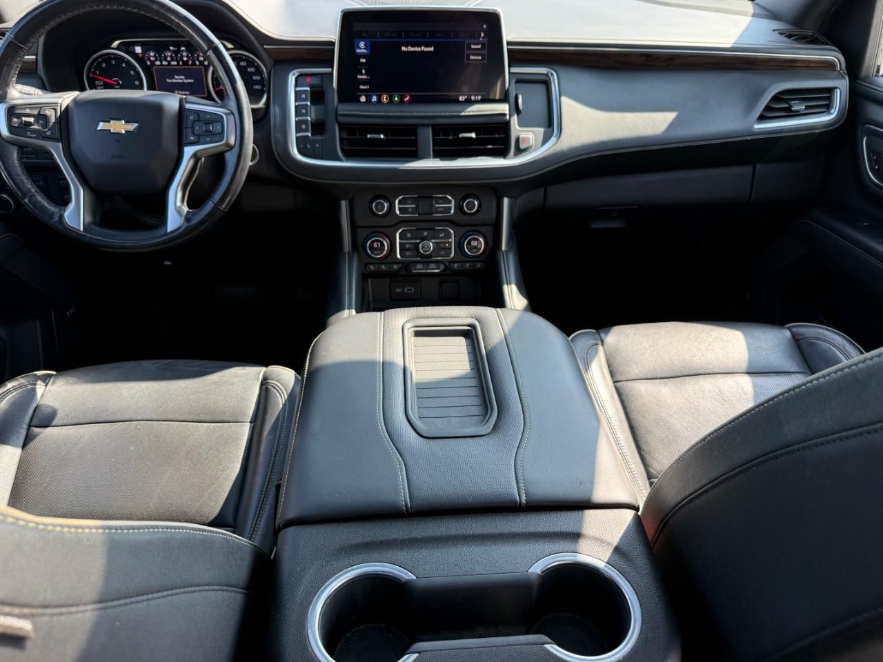 Chevrolet Suburban Vehicle Full-screen Gallery Image 12