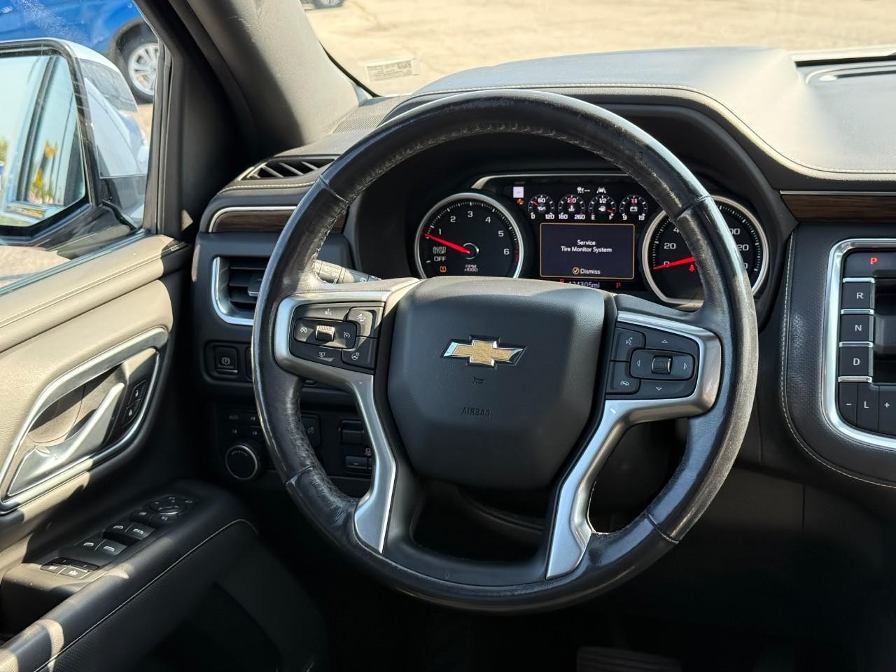 Chevrolet Suburban Vehicle Full-screen Gallery Image 13