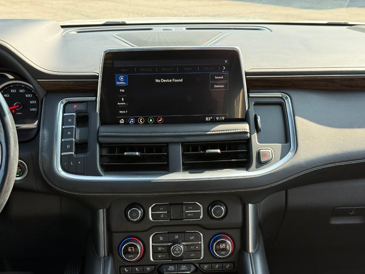 Chevrolet Suburban Vehicle Full-screen Gallery Image 14