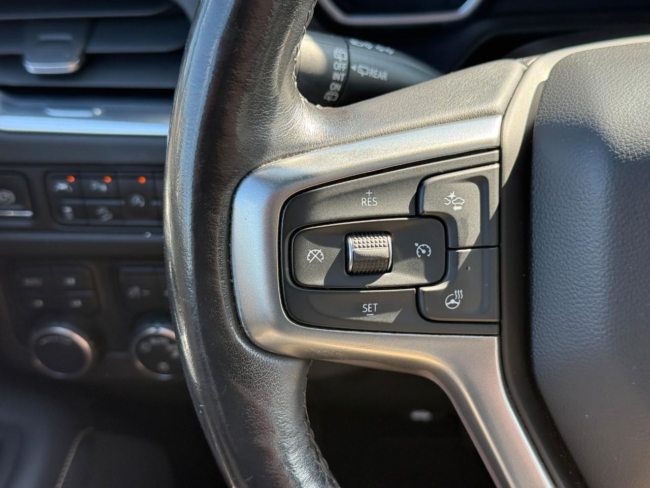 Chevrolet Suburban Vehicle Full-screen Gallery Image 20