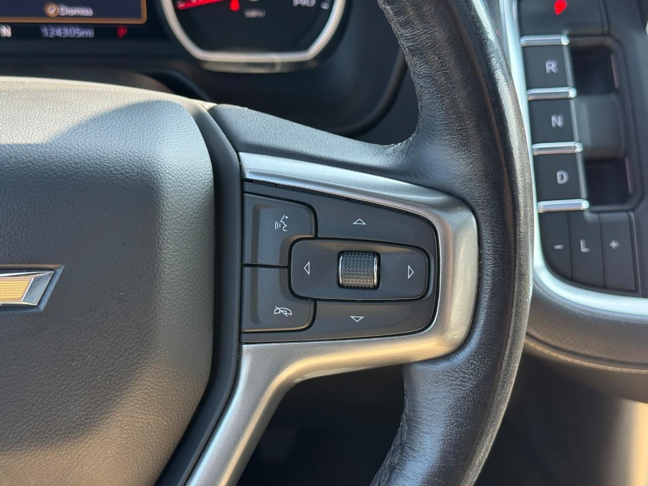 Chevrolet Suburban Vehicle Full-screen Gallery Image 21