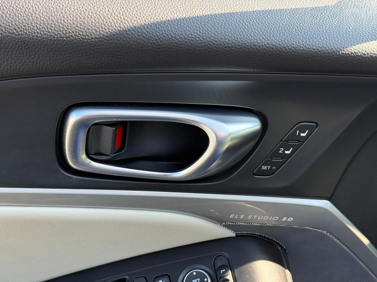Acura Integra Vehicle Full-screen Gallery Image 16