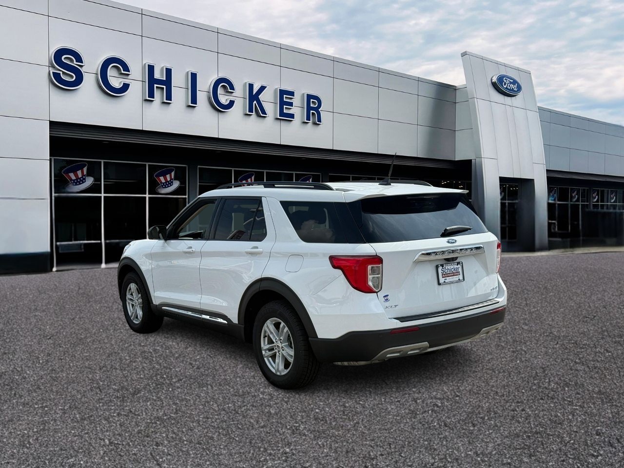 Ford Explorer Vehicle Full-screen Gallery Image 03