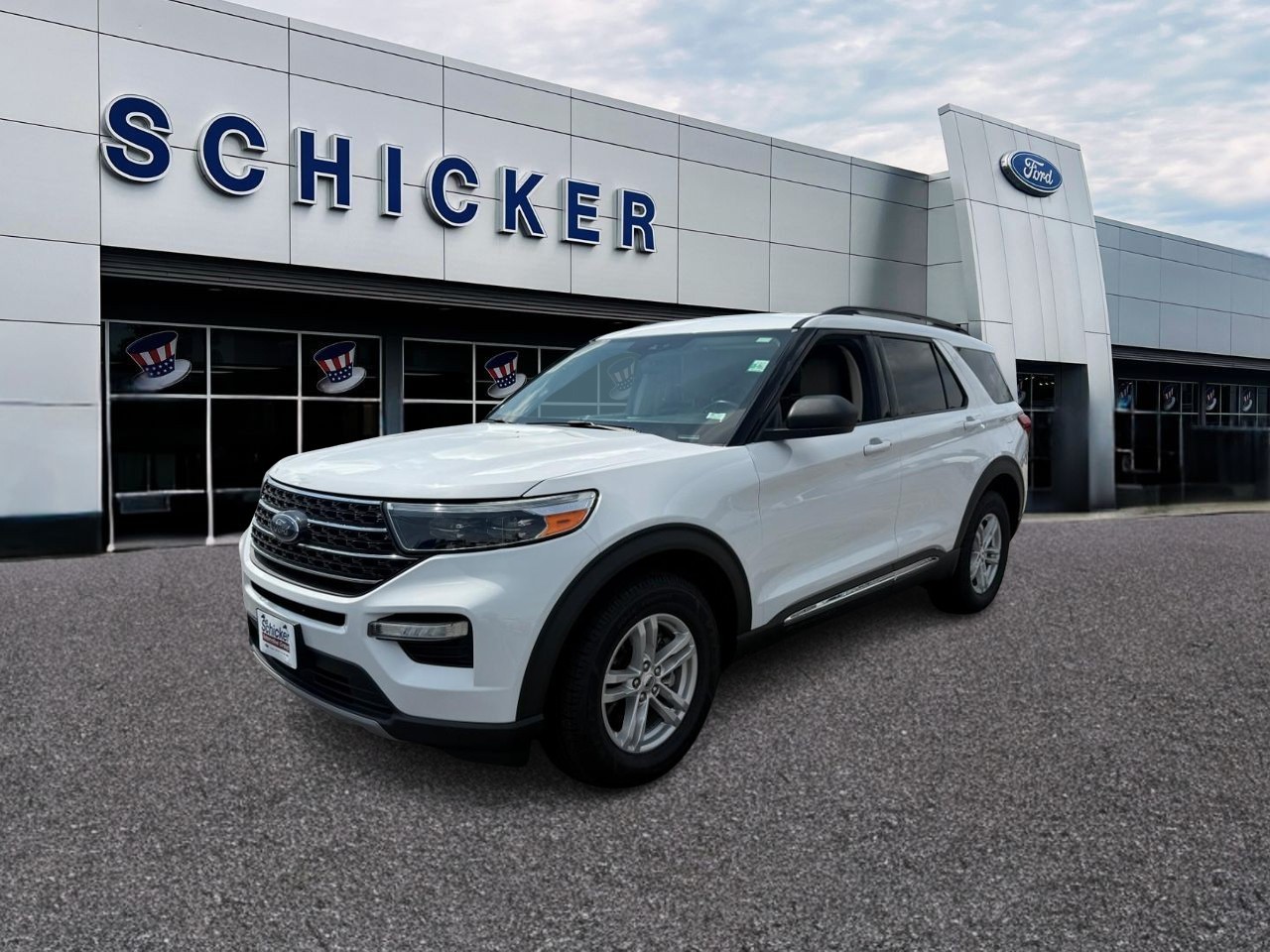 Ford Explorer Vehicle Full-screen Gallery Image 04