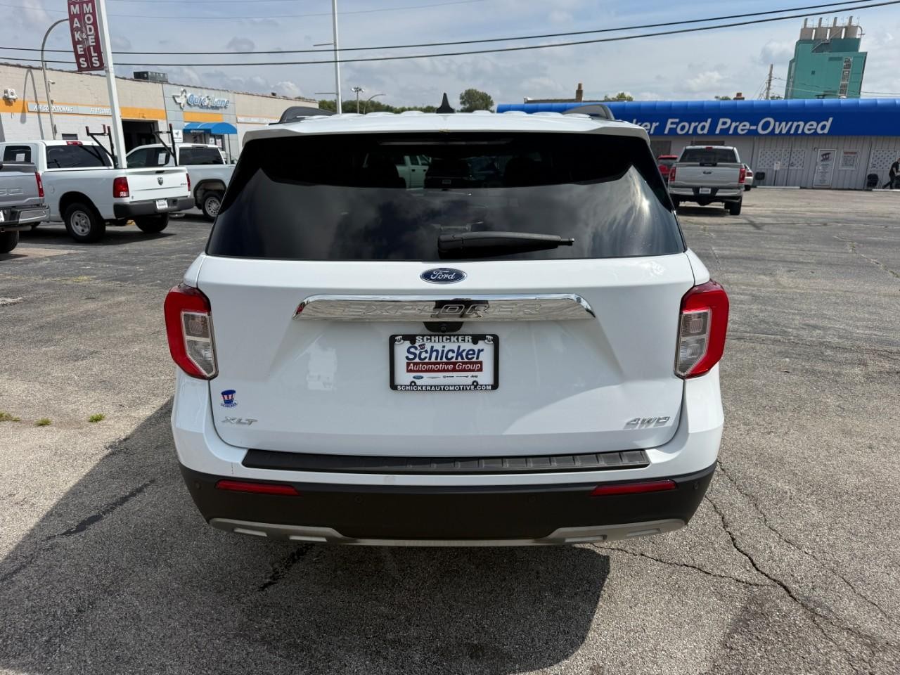 Ford Explorer Vehicle Full-screen Gallery Image 09