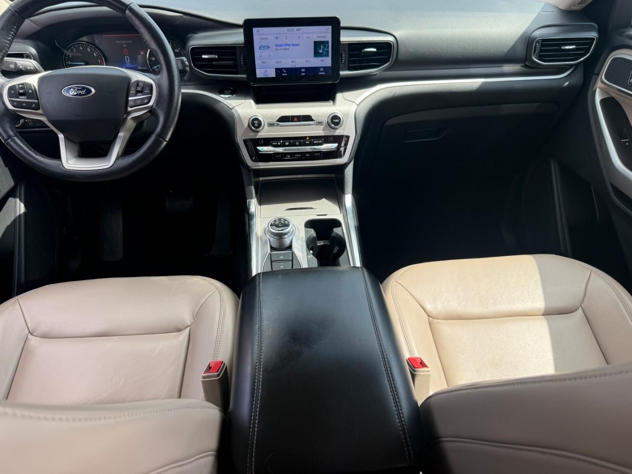 Ford Explorer Vehicle Full-screen Gallery Image 13