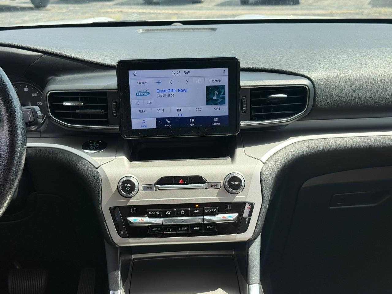 Ford Explorer Vehicle Full-screen Gallery Image 15