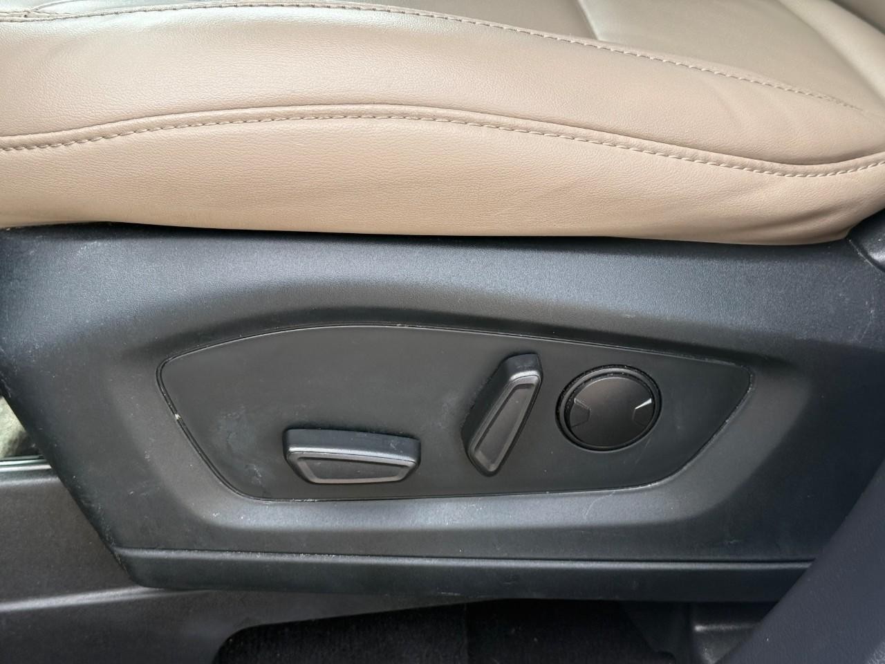Ford Explorer Vehicle Full-screen Gallery Image 20