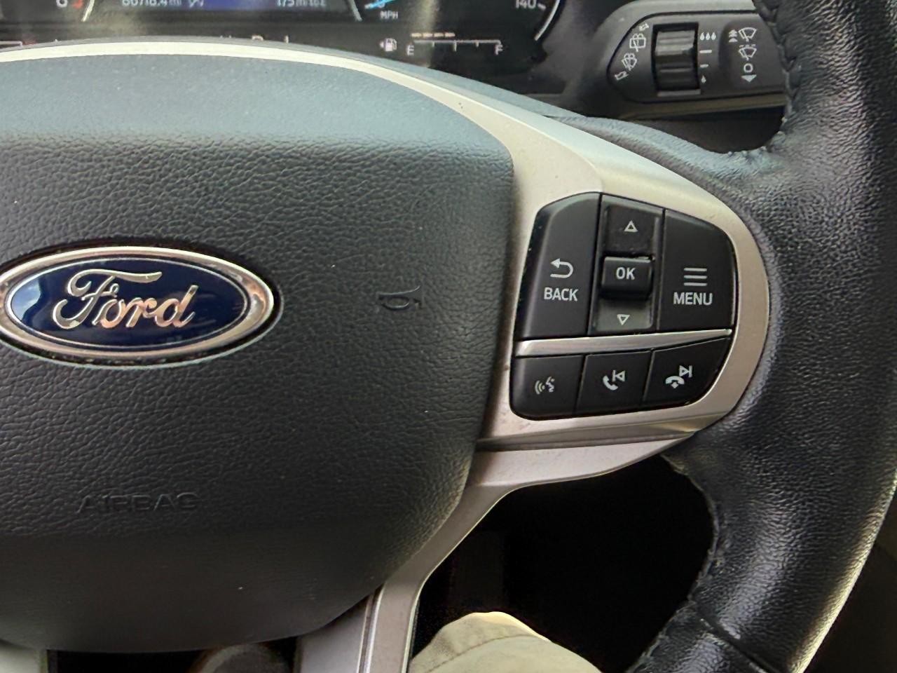 Ford Explorer Vehicle Full-screen Gallery Image 22