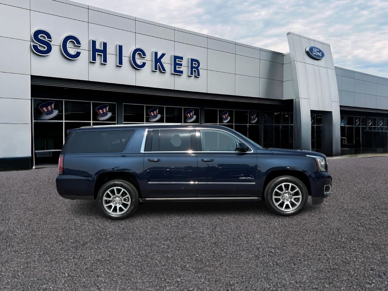 GMC Yukon XL Vehicle Full-screen Gallery Image 04