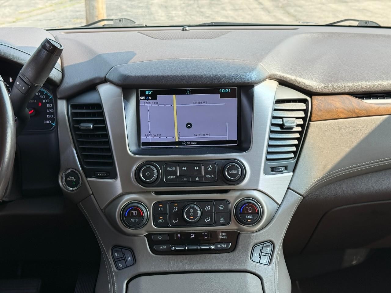 GMC Yukon XL Vehicle Full-screen Gallery Image 10