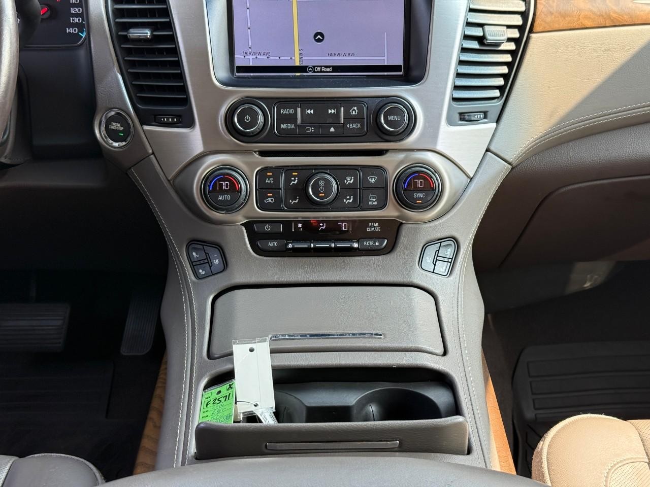 GMC Yukon XL Vehicle Full-screen Gallery Image 11
