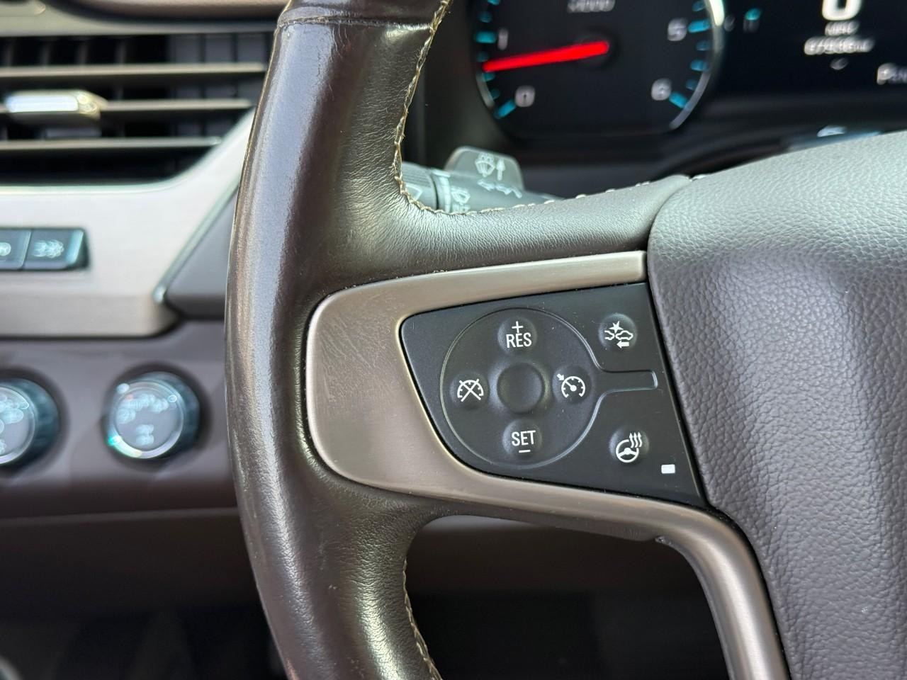 GMC Yukon XL Vehicle Full-screen Gallery Image 17