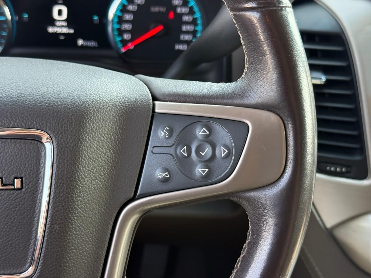 GMC Yukon XL Vehicle Full-screen Gallery Image 18