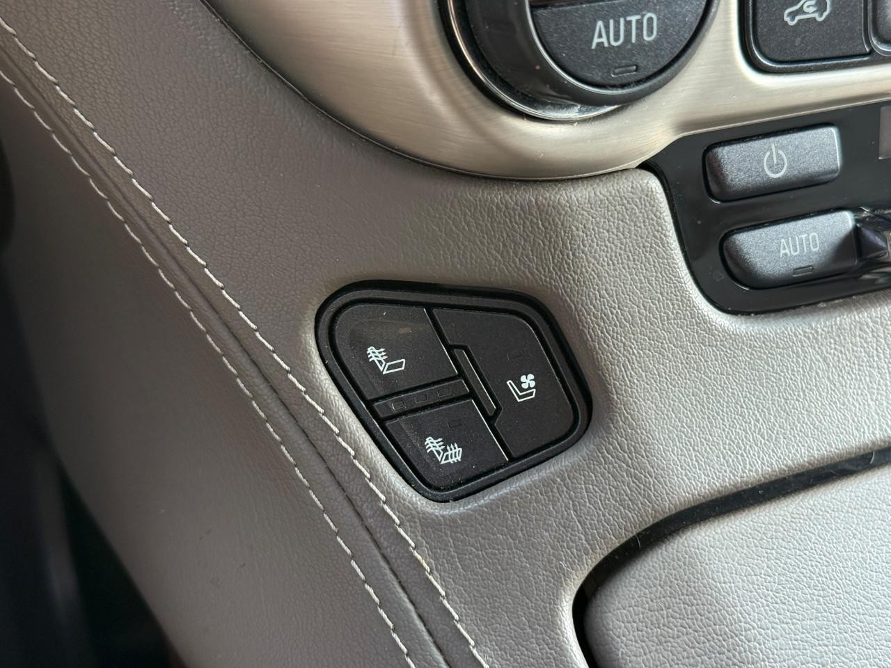 GMC Yukon XL Vehicle Full-screen Gallery Image 20
