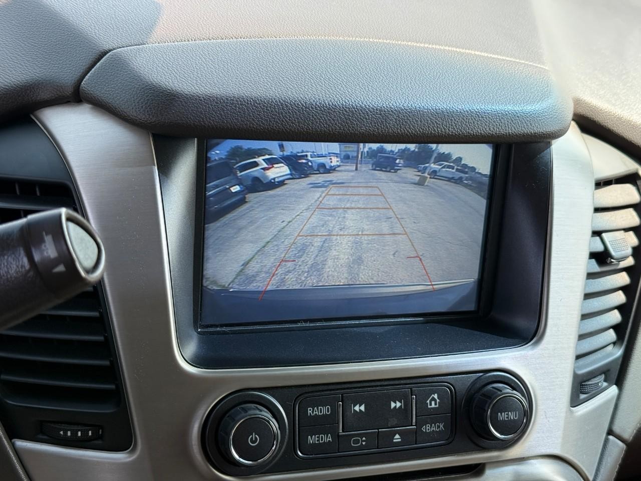 GMC Yukon XL Vehicle Full-screen Gallery Image 21