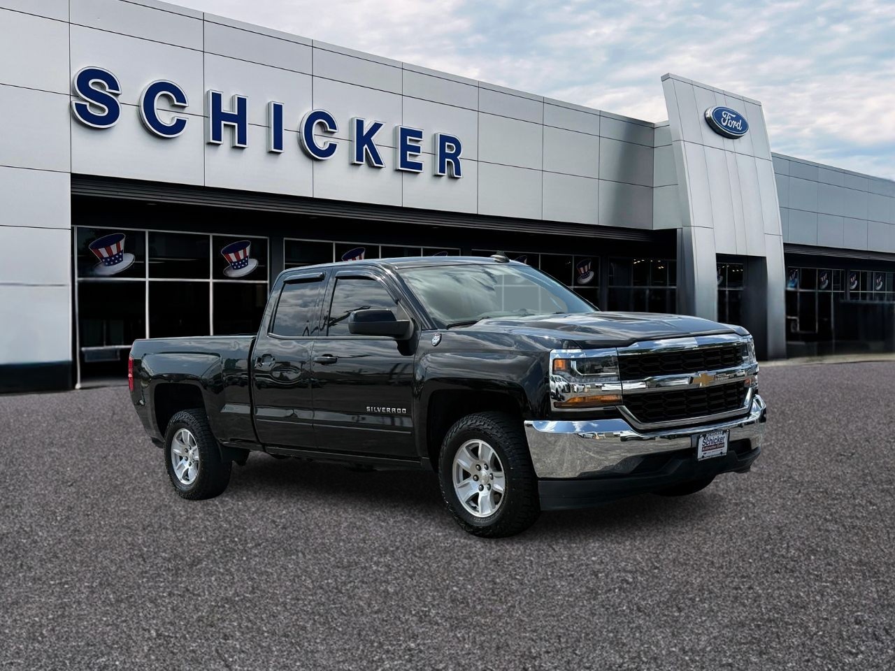 Chevrolet Silverado 1500 LD Vehicle Full-screen Gallery Image 01