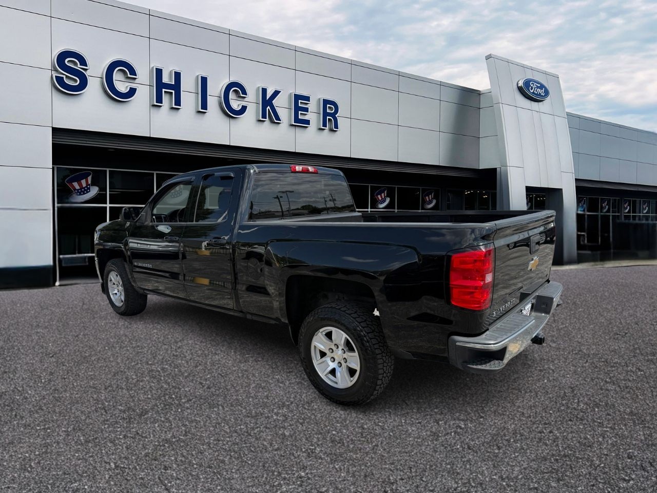 Chevrolet Silverado 1500 LD Vehicle Full-screen Gallery Image 03