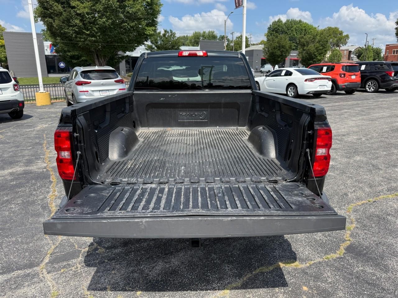 Chevrolet Silverado 1500 LD Vehicle Full-screen Gallery Image 07
