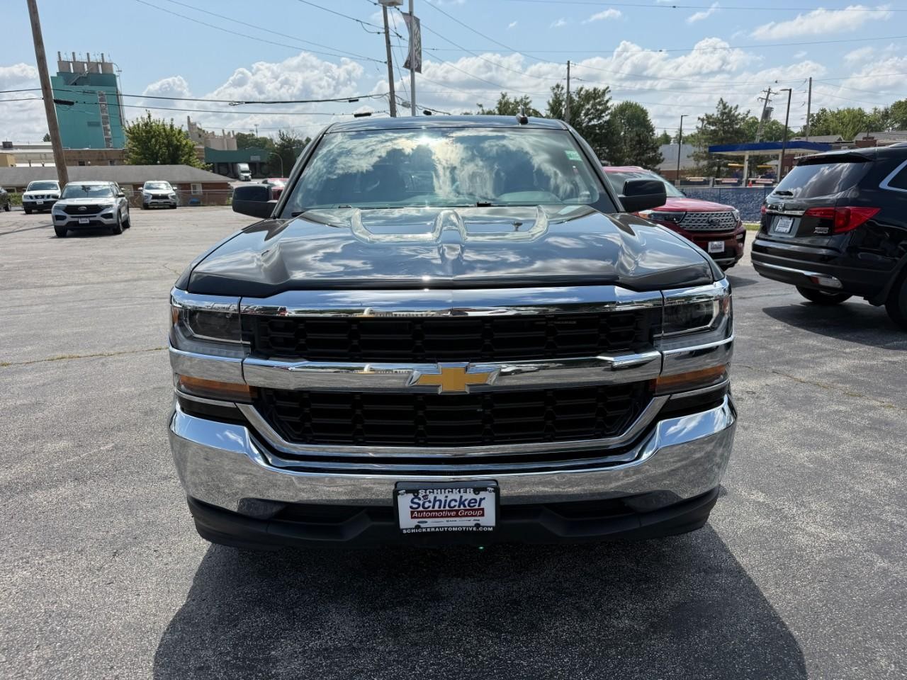 Chevrolet Silverado 1500 LD Vehicle Full-screen Gallery Image 09