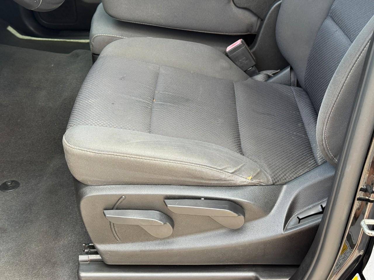 Chevrolet Silverado 1500 LD Vehicle Full-screen Gallery Image 11