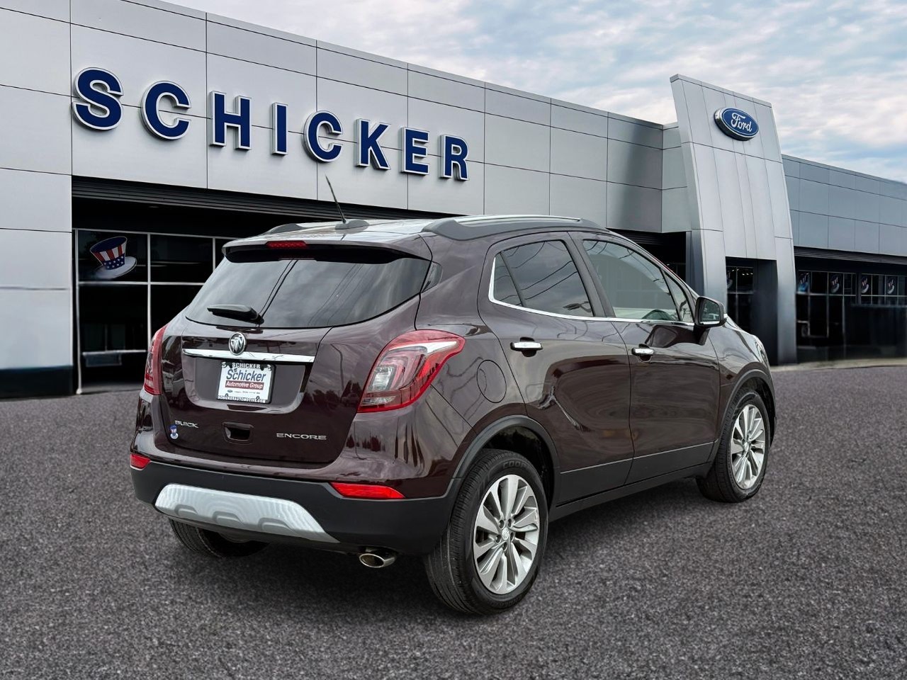Buick Encore Vehicle Full-screen Gallery Image 02