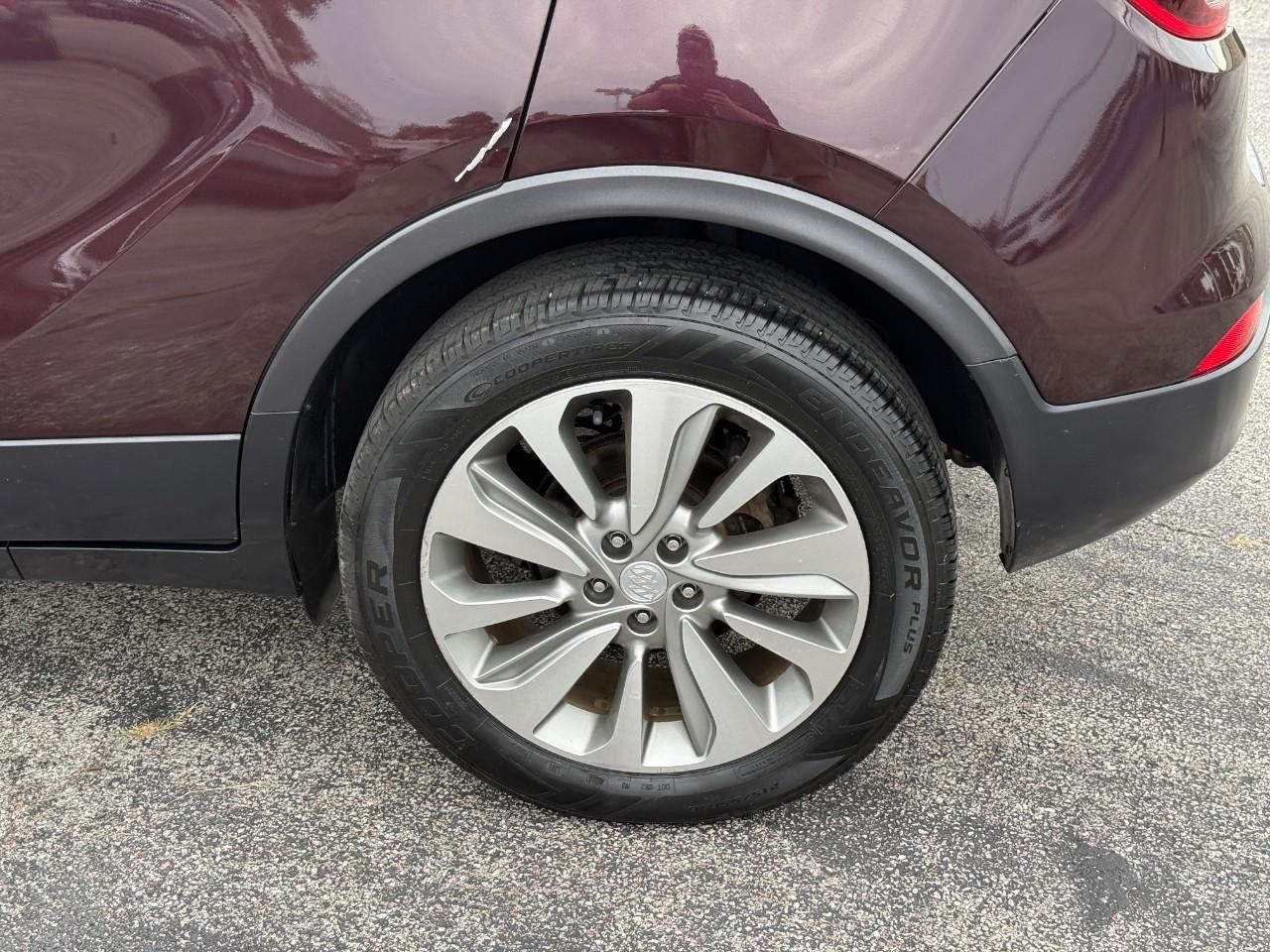Buick Encore Vehicle Full-screen Gallery Image 06