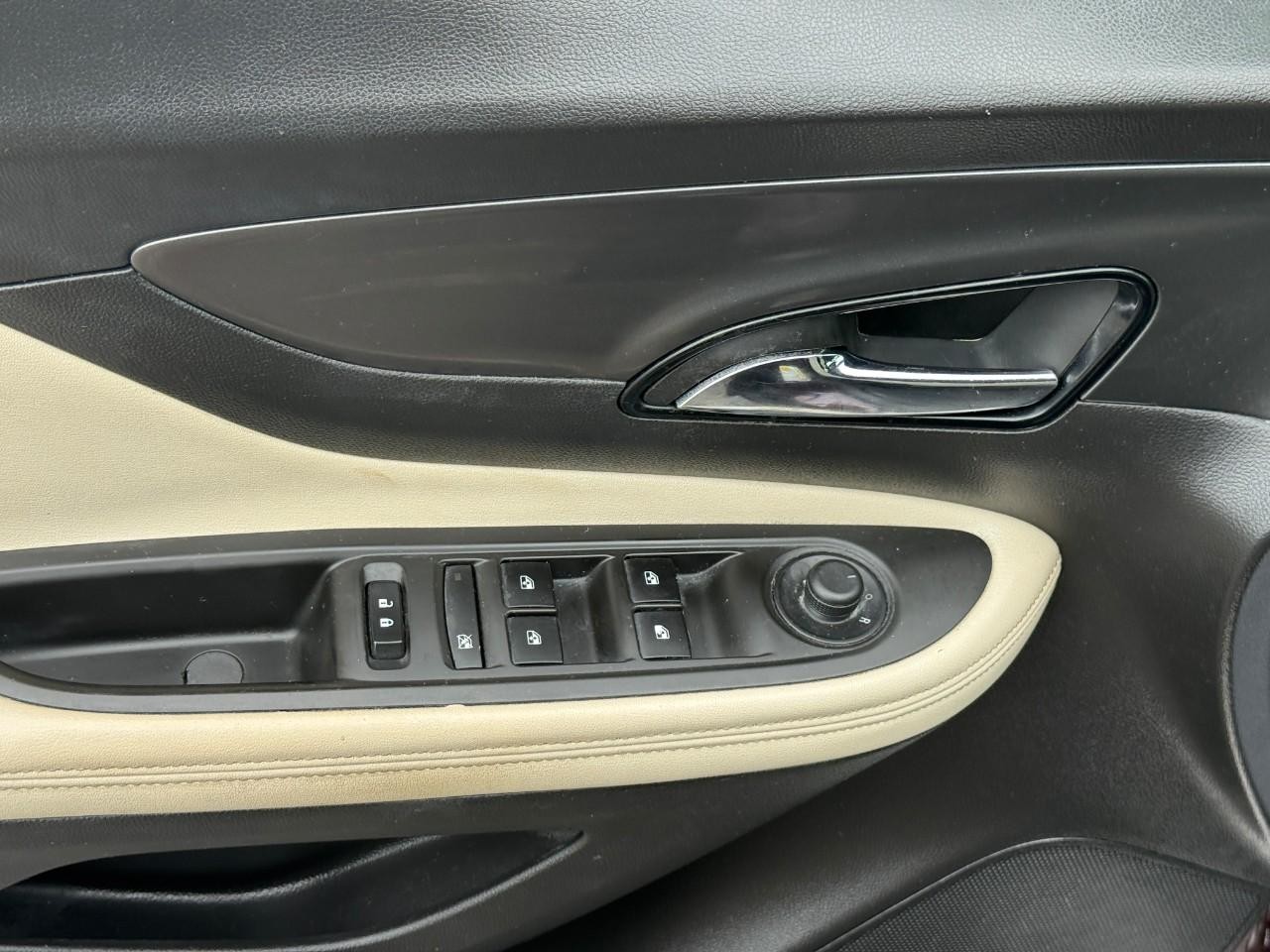 Buick Encore Vehicle Full-screen Gallery Image 15