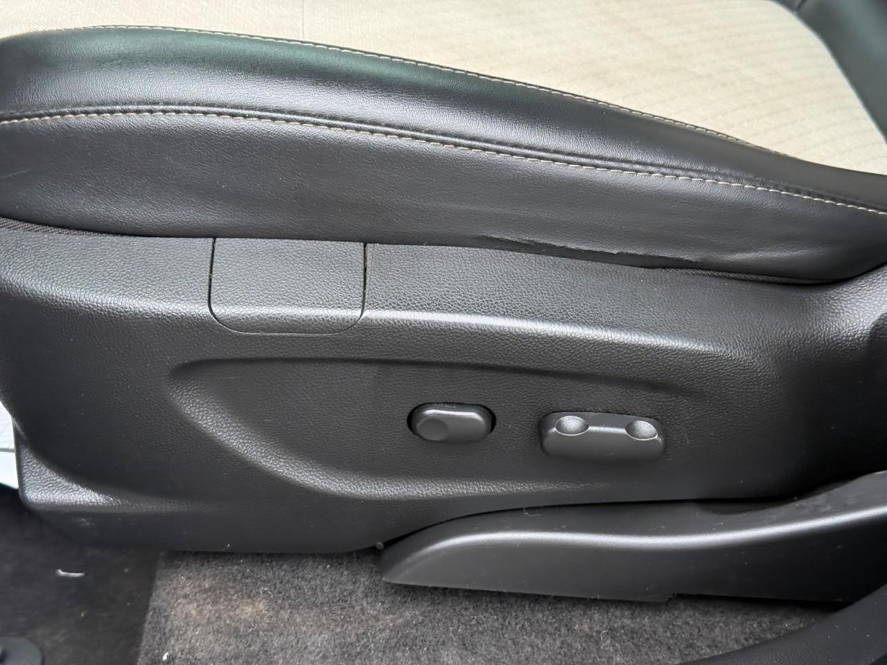Buick Encore Vehicle Full-screen Gallery Image 17