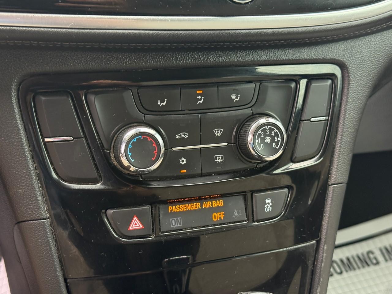 Buick Encore Vehicle Full-screen Gallery Image 21