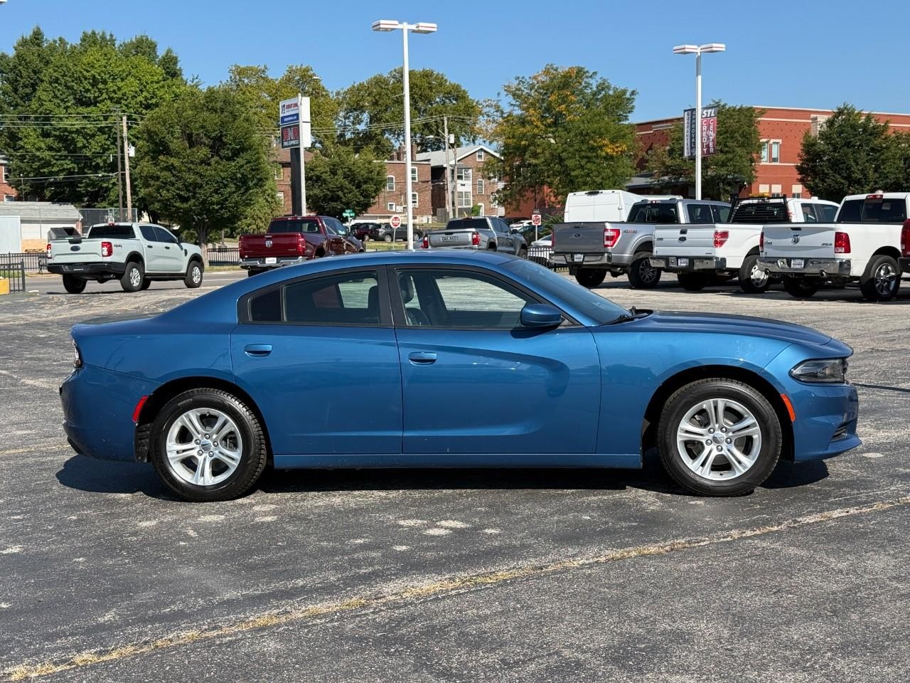 Dodge Charger Vehicle Full-screen Gallery Image 05