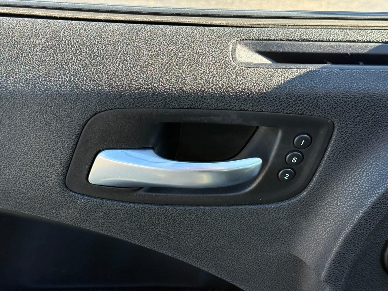 Dodge Charger Vehicle Full-screen Gallery Image 16