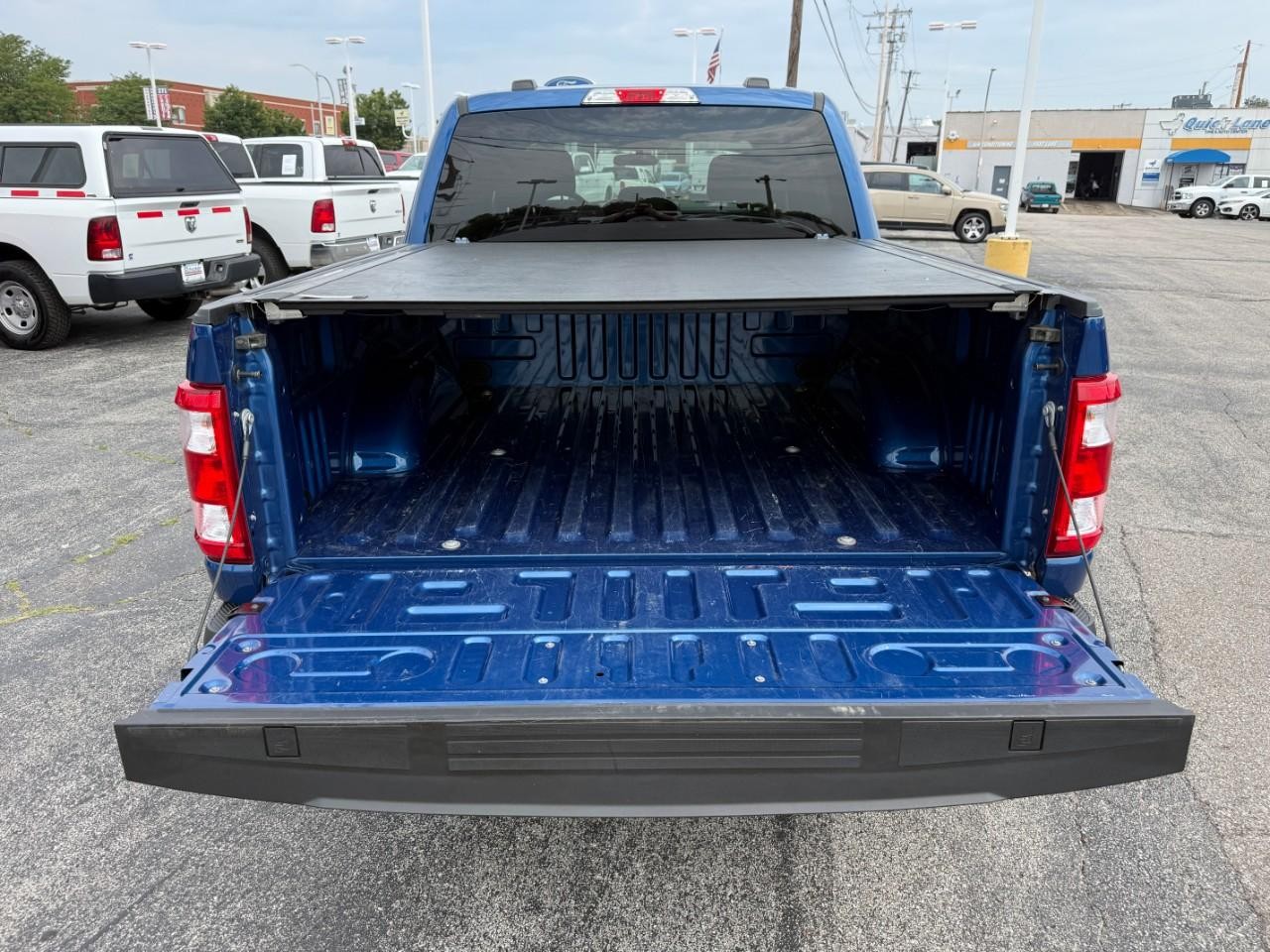 Ford F-150 Vehicle Full-screen Gallery Image 07