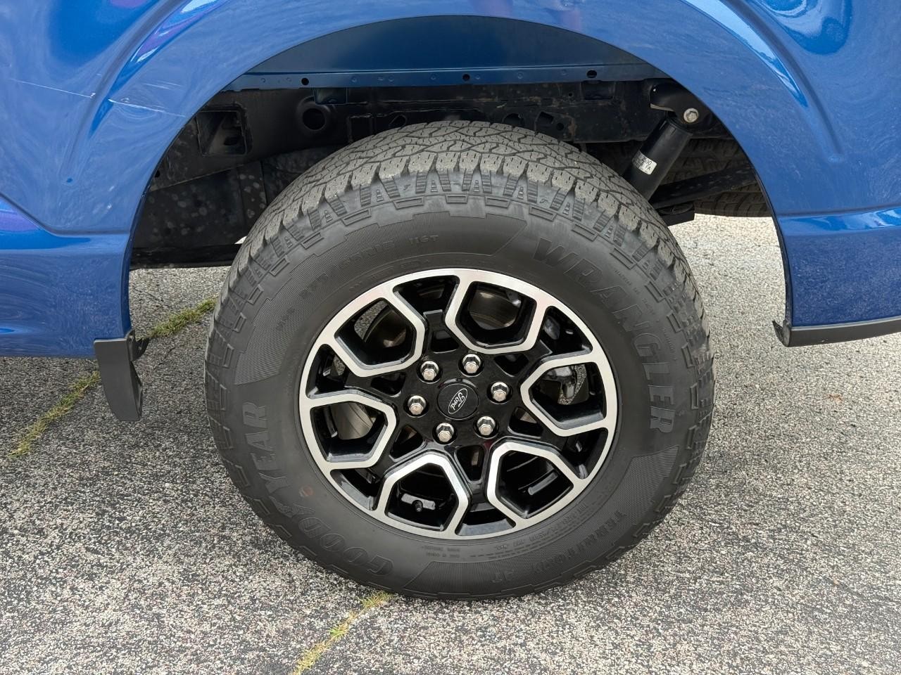 Ford F-150 Vehicle Full-screen Gallery Image 09