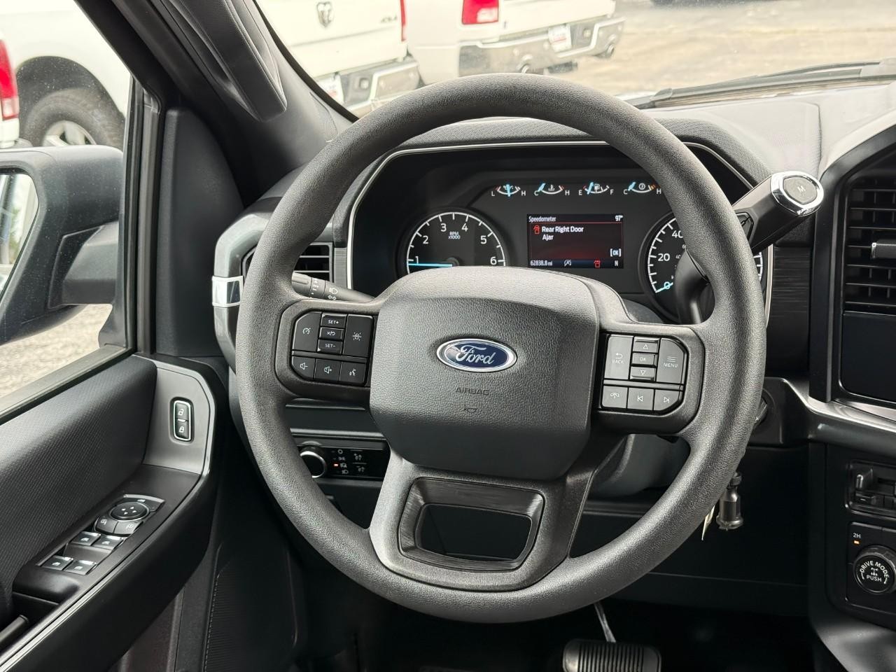 Ford F-150 Vehicle Full-screen Gallery Image 12