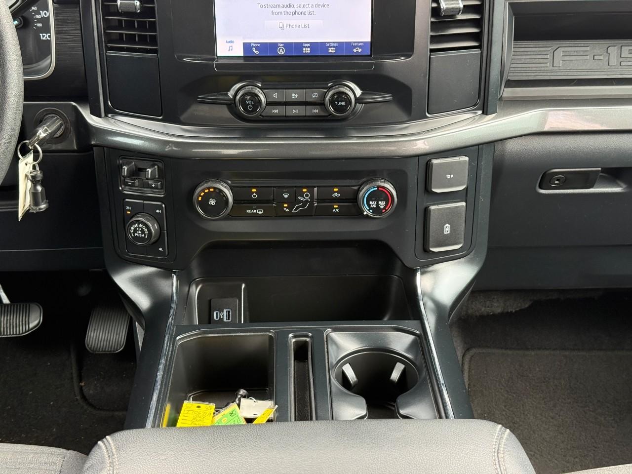 Ford F-150 Vehicle Full-screen Gallery Image 14