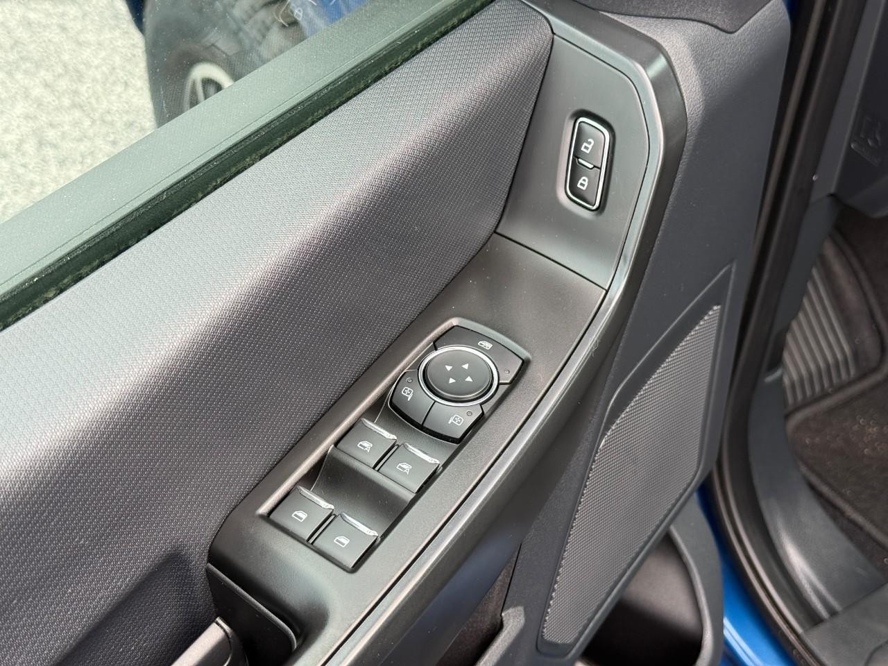 Ford F-150 Vehicle Full-screen Gallery Image 15