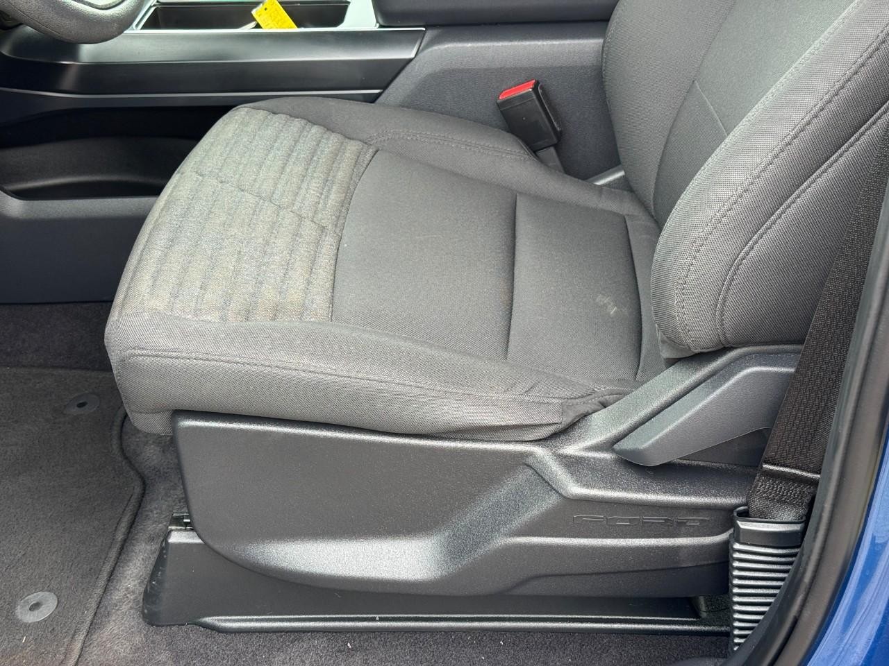 Ford F-150 Vehicle Full-screen Gallery Image 17