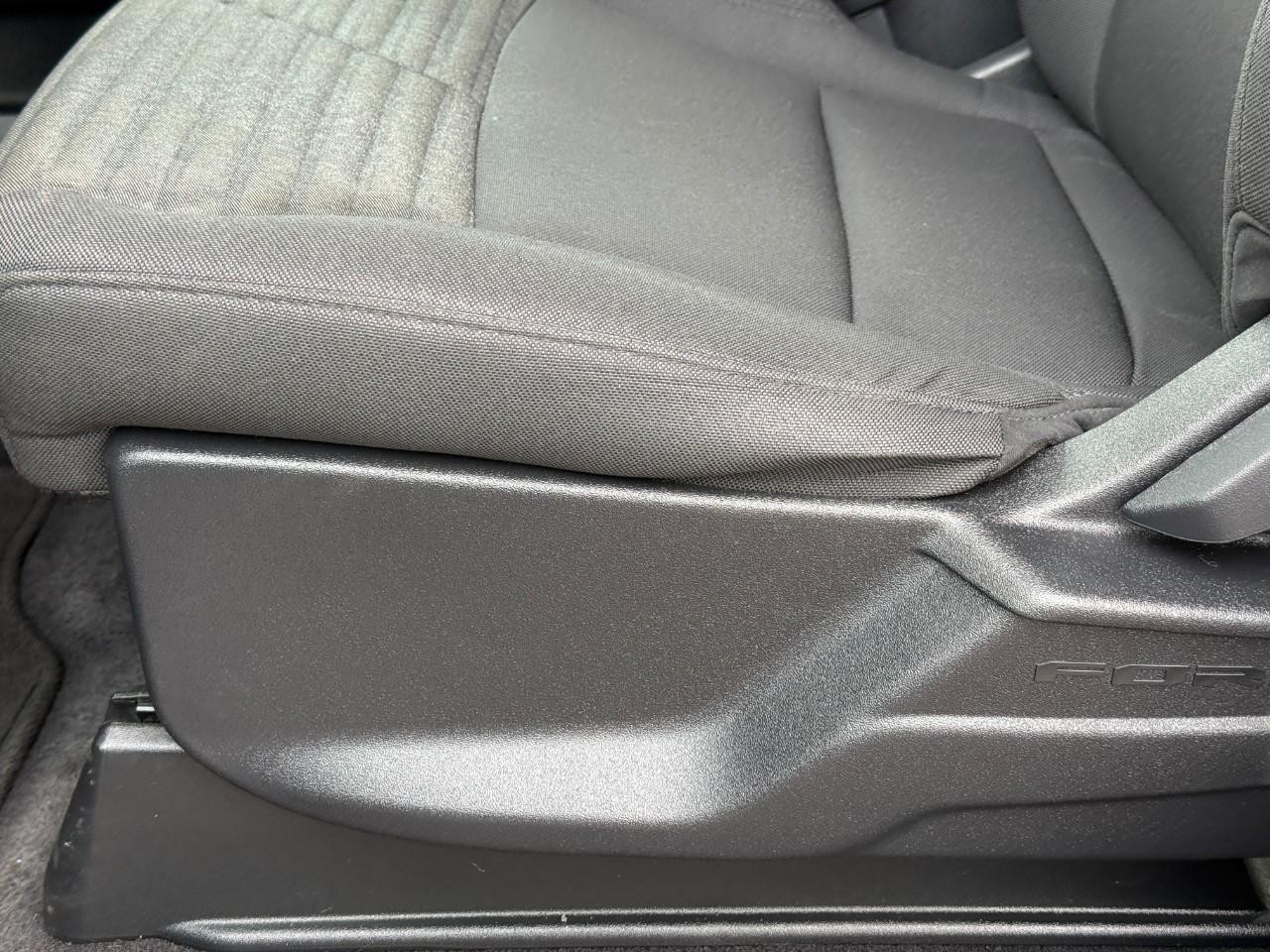 Ford F-150 Vehicle Full-screen Gallery Image 18
