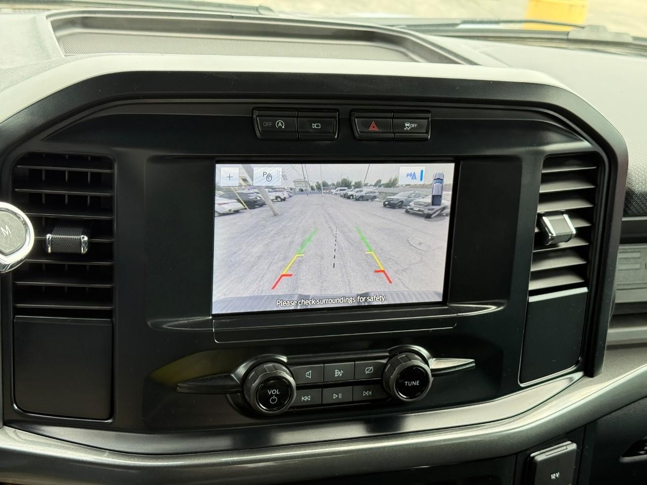 Ford F-150 Vehicle Full-screen Gallery Image 22