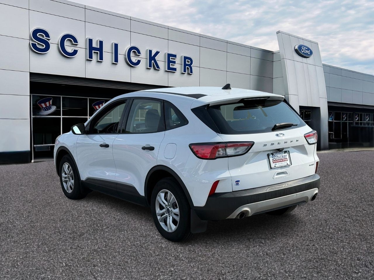 Ford Escape Vehicle Full-screen Gallery Image 03