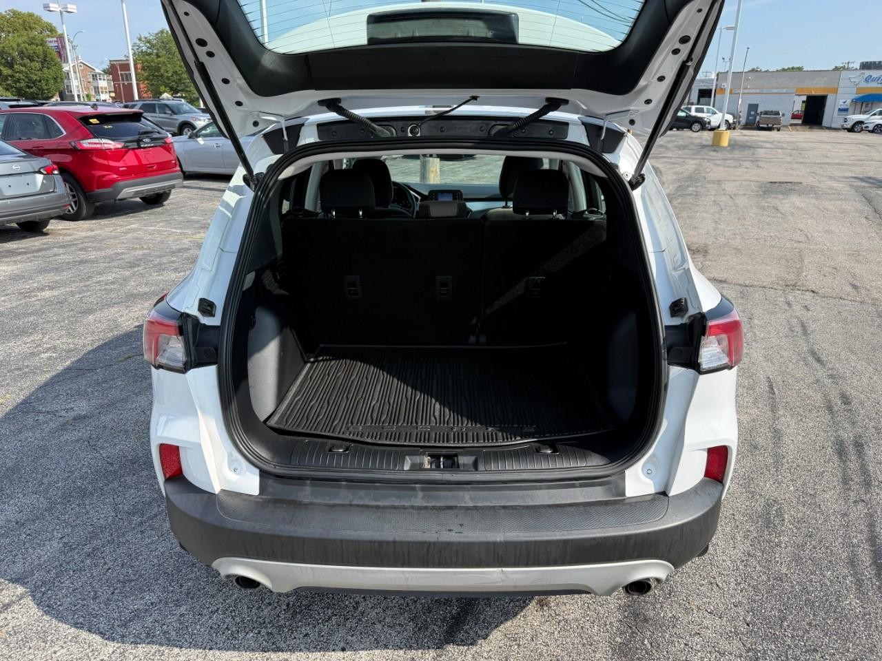 Ford Escape Vehicle Full-screen Gallery Image 06