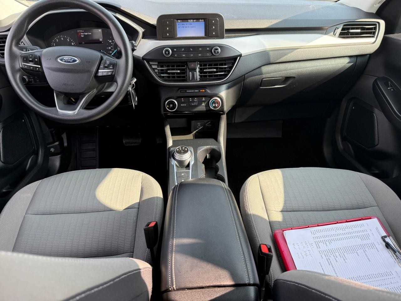 Ford Escape Vehicle Full-screen Gallery Image 09